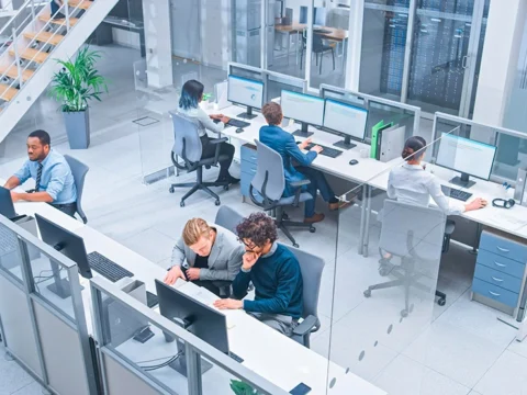 Oficina inteligente con particiones de vidrio
